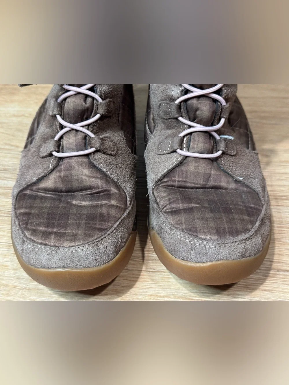 Teva Girls Brown Winter Boots with Pink Laces Size 3